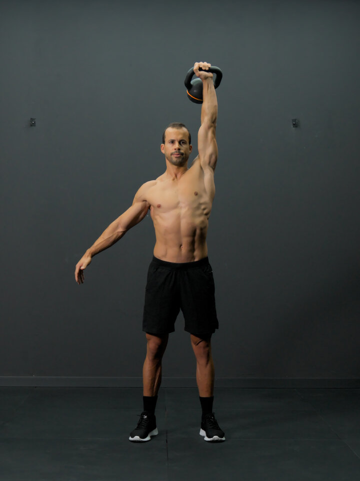 Press de hombro con kettlebell