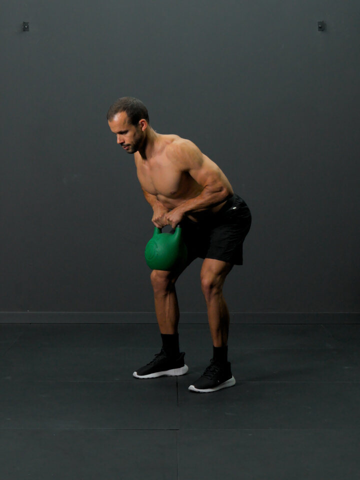 Rematore con kettlebell