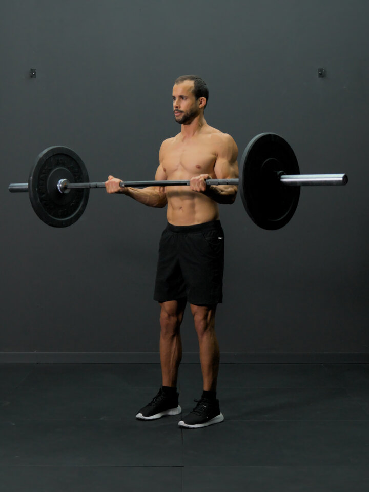 Biceps curl with bar