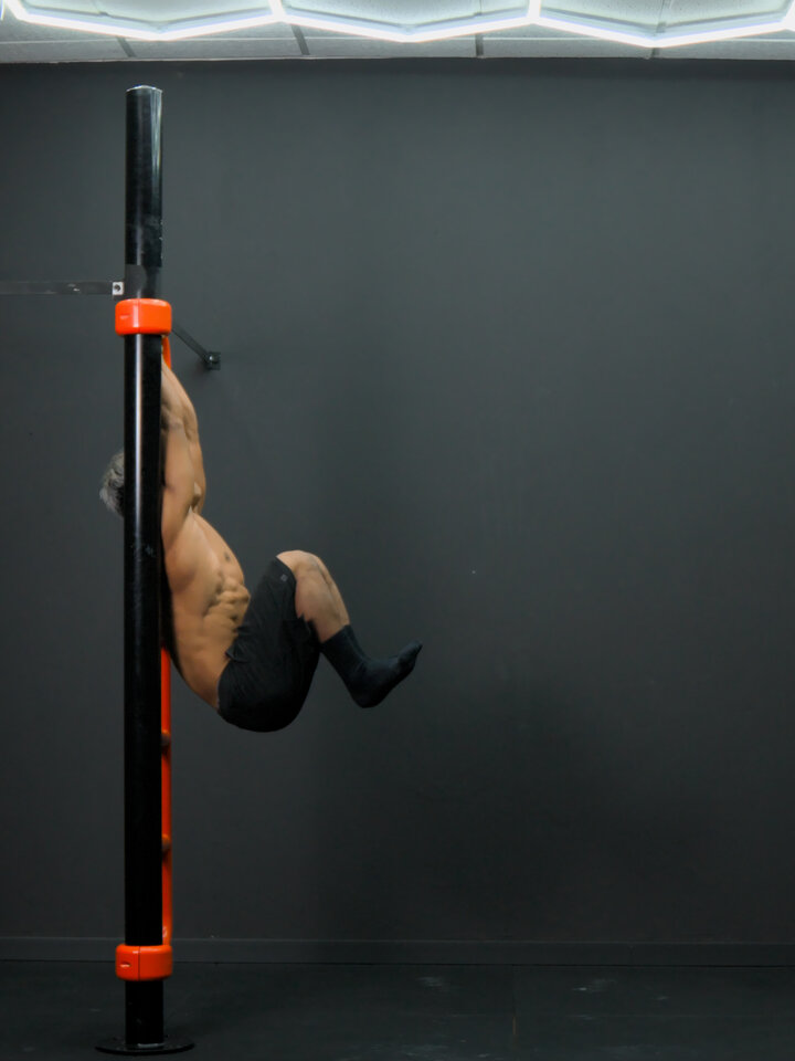 Knee raises with support