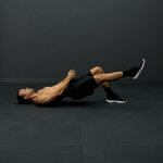 Puente femoral a una pierna con kettlebell